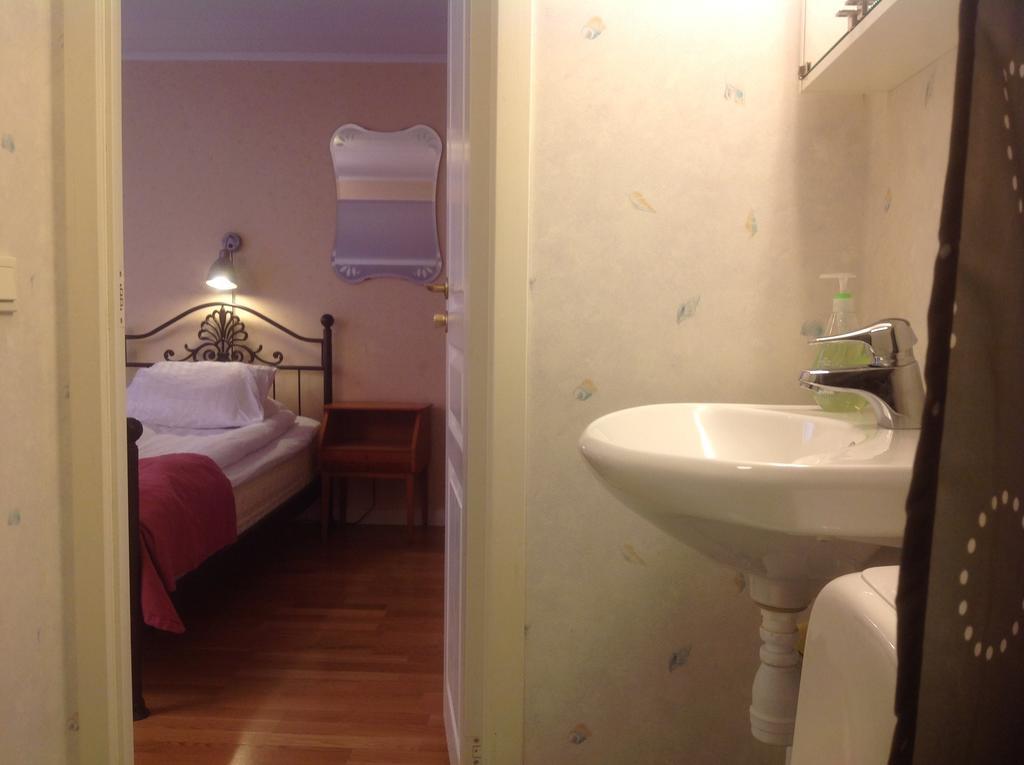 Bed & Breakfast Villa Sedin Harnosand Quarto foto